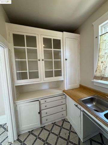 $650,000 | 1626 12th Street, Oakland, CA 94607