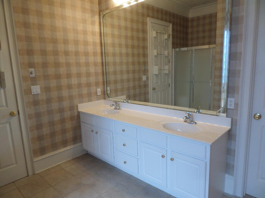 19 Rockingham Road Oak Ridge, TN 37830 - Photo 14 of 37 Master Bathroom