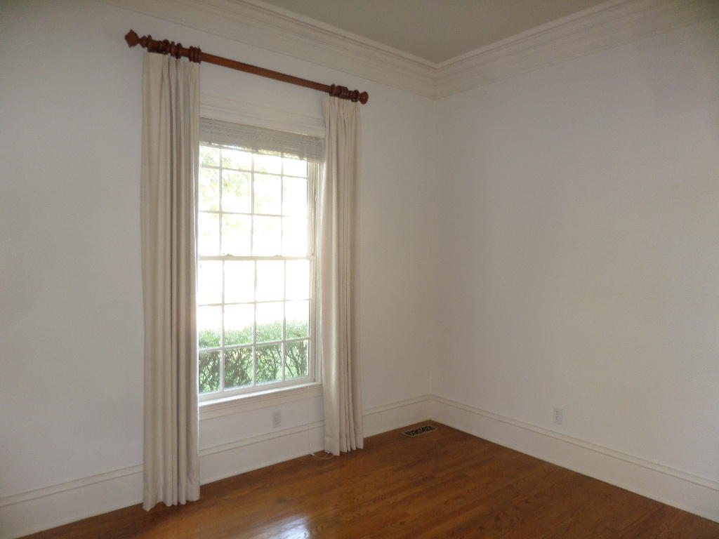19 Rockingham Road Oak Ridge, TN 37830 - Photo 8 of 37 Living Room