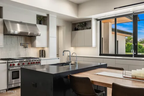 $6,395,000 | 9148 North 66th Place, Paradise Valley, AZ 85253