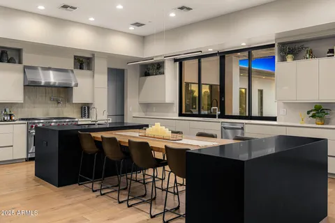 $6,395,000 | 9148 North 66th Place, Paradise Valley, AZ 85253