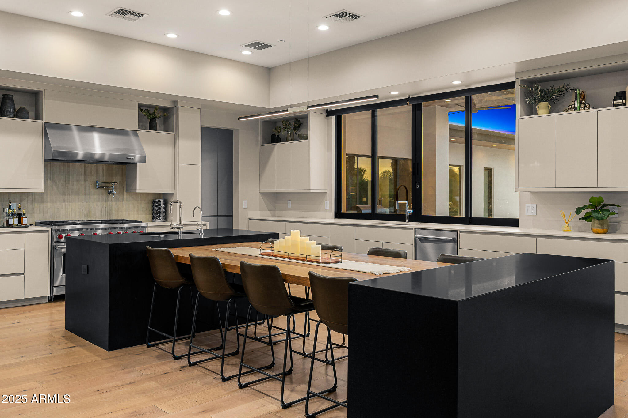 9148 North 66th Place Paradise Valley, AZ 85253 - Photo 26 of 65 71kitchen_twilight