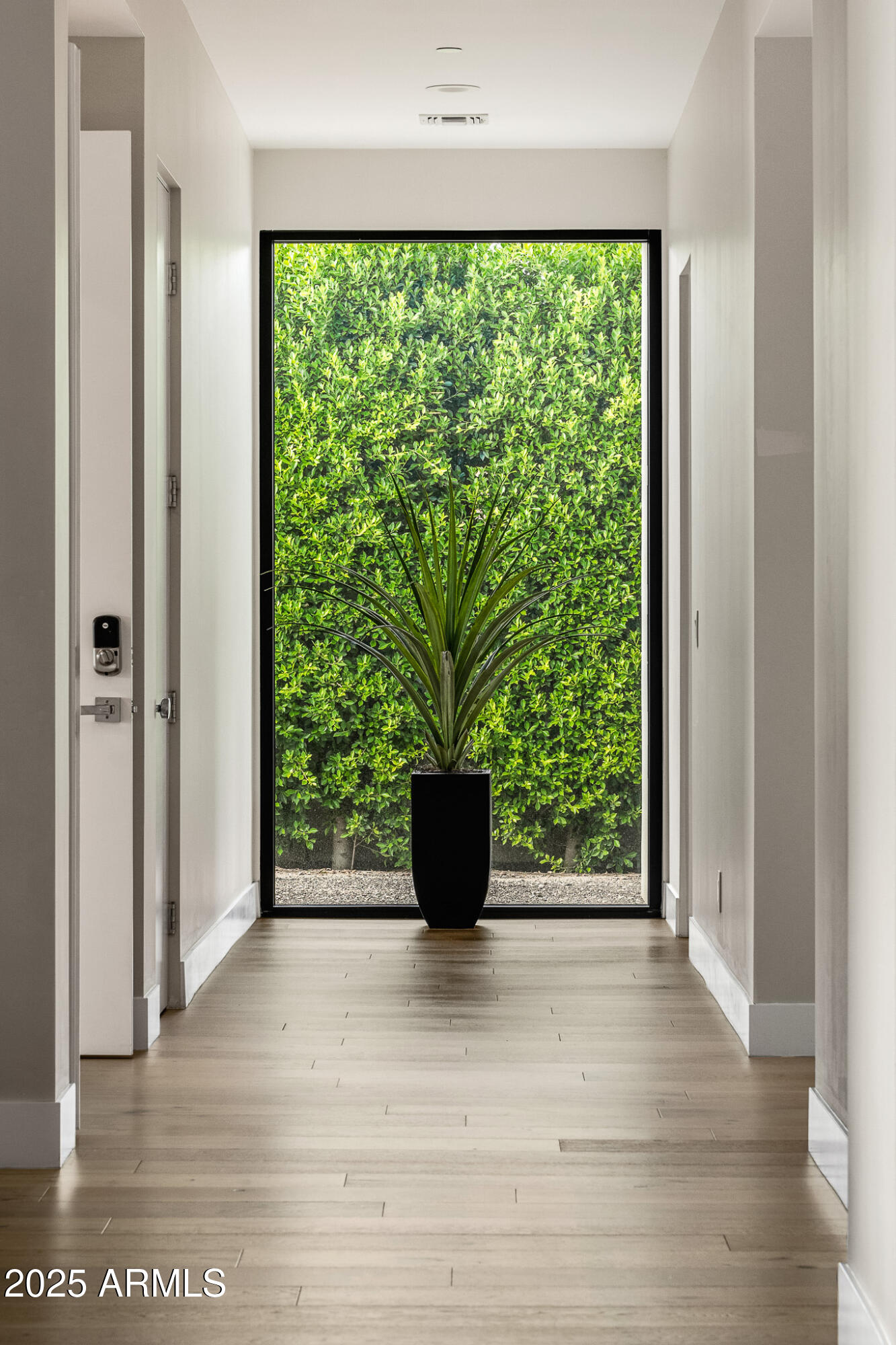 9148 North 66th Place Paradise Valley, AZ 85253 - Photo 29 of 65 31primary wing hallway_vert