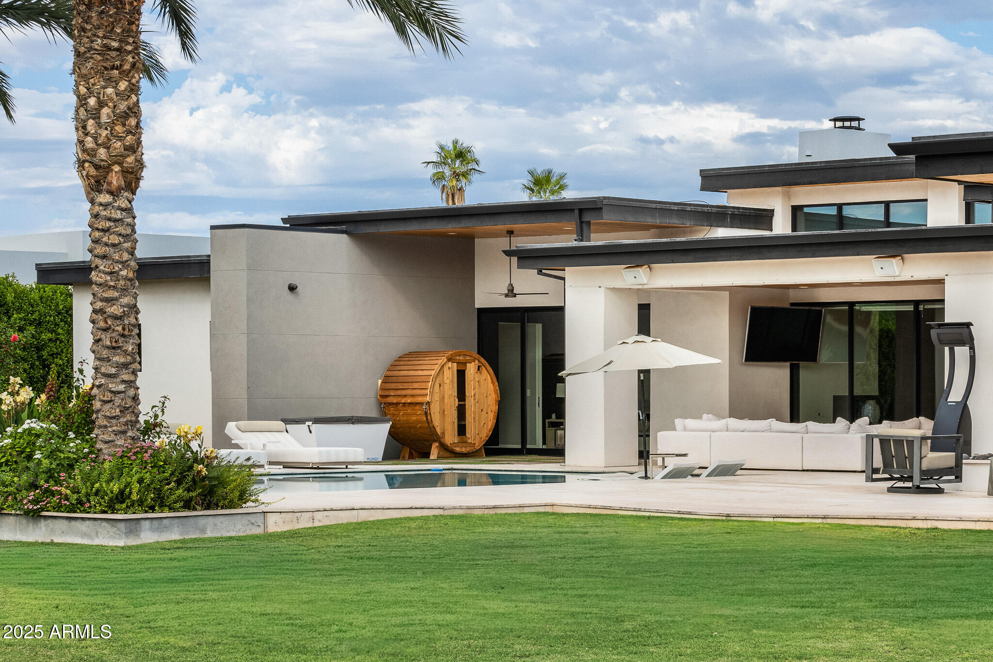 9148 North 66th Place Paradise Valley, AZ 85253 - Photo 51 of 65 57backyard living space