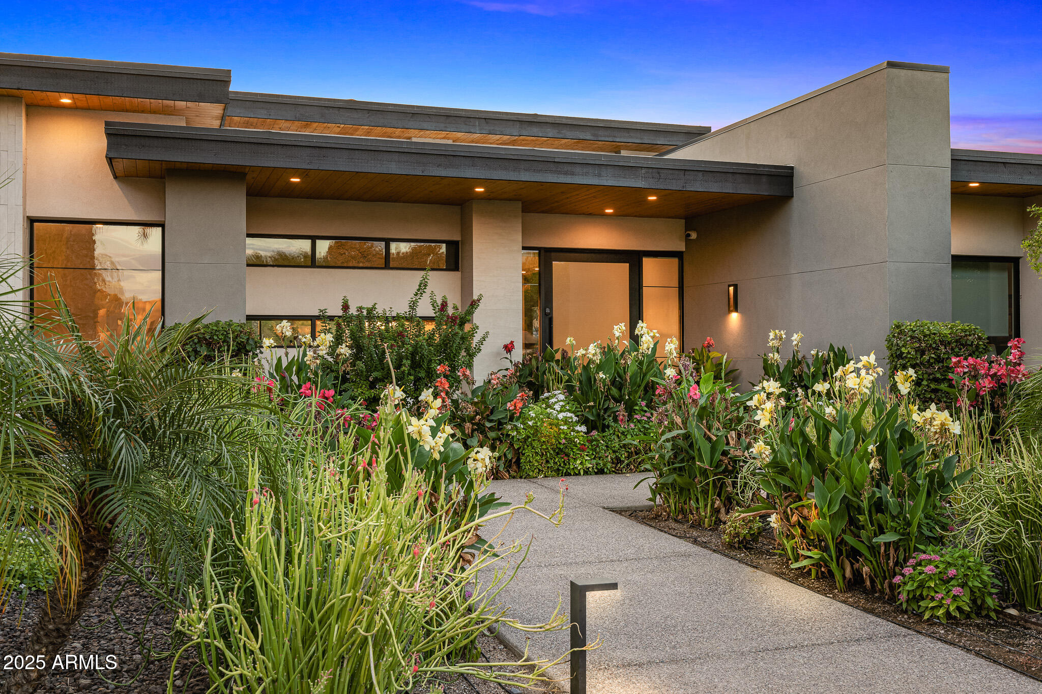 9148 North 66th Place Paradise Valley, AZ 85253 - Photo 57 of 65 66front entrance pathway_twilight