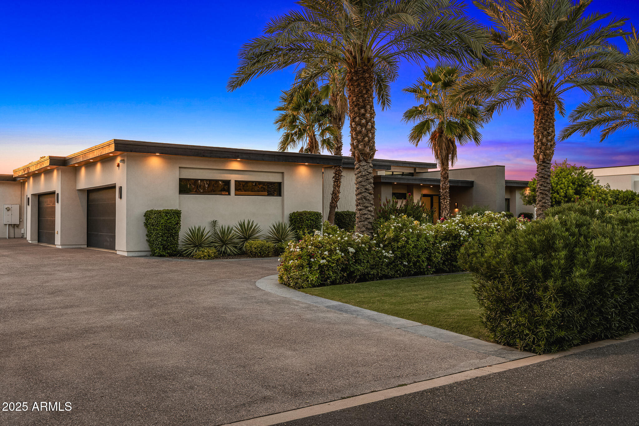 9148 North 66th Place Paradise Valley, AZ 85253 - Photo 63 of 65 73side of property_twilight