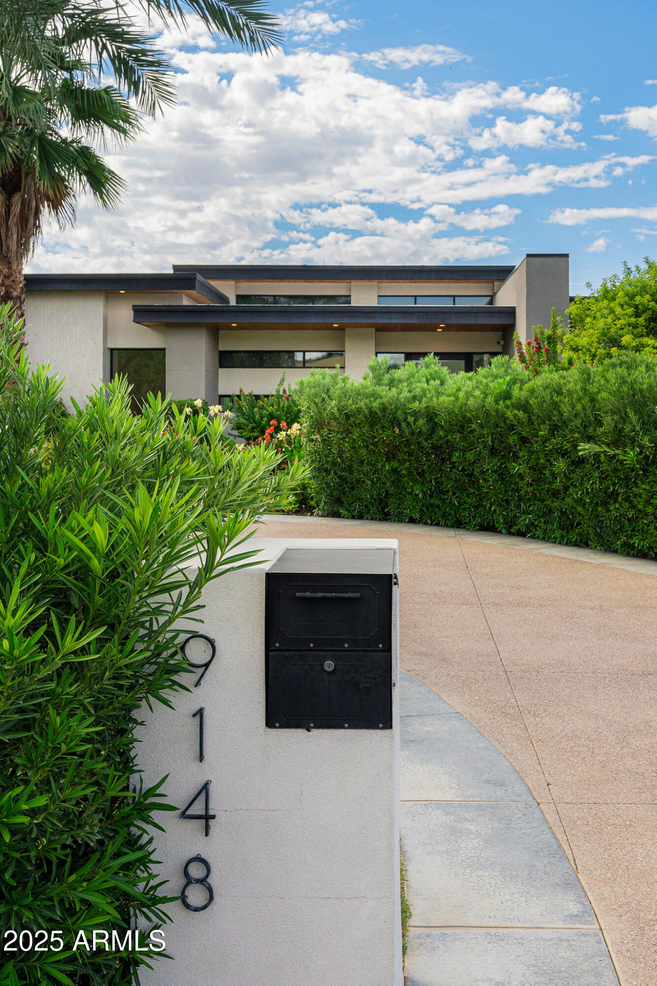 9148 North 66th Place Paradise Valley, AZ 85253 - Photo 7 of 65 04front of property