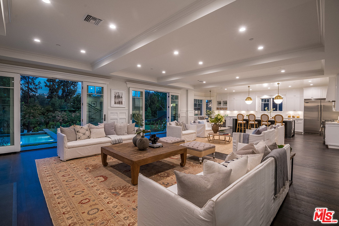 231 South Valley Street Burbank, CA 91505 - Photo 11 of 43 a living room with furniture and a large window