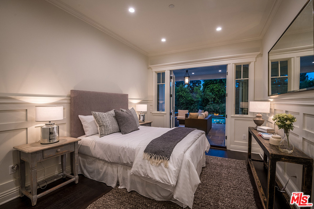 231 South Valley Street Burbank, CA 91505 - Photo 12 of 43 a bed room with a bed and a potted plant