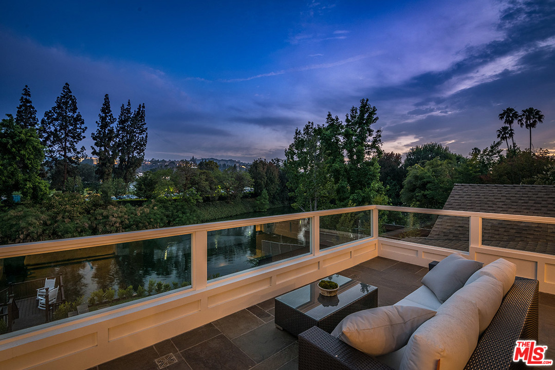 231 South Valley Street Burbank, CA 91505 - Photo 14 of 43 a view of balcony with furniture