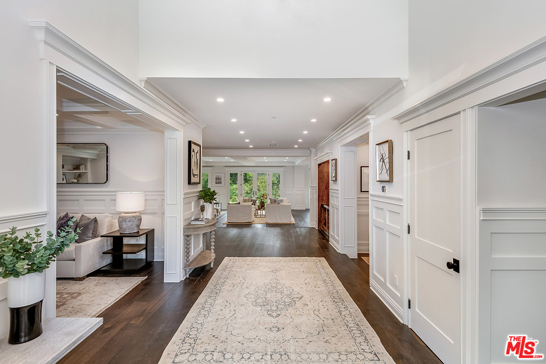 231 South Valley Street Burbank, CA 91505 - Photo 16 of 43 a living room with furniture and a large window