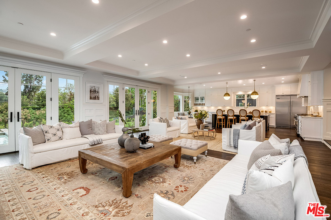 231 South Valley Street Burbank, CA 91505 - Photo 20 of 43 a living room with furniture and a large window
