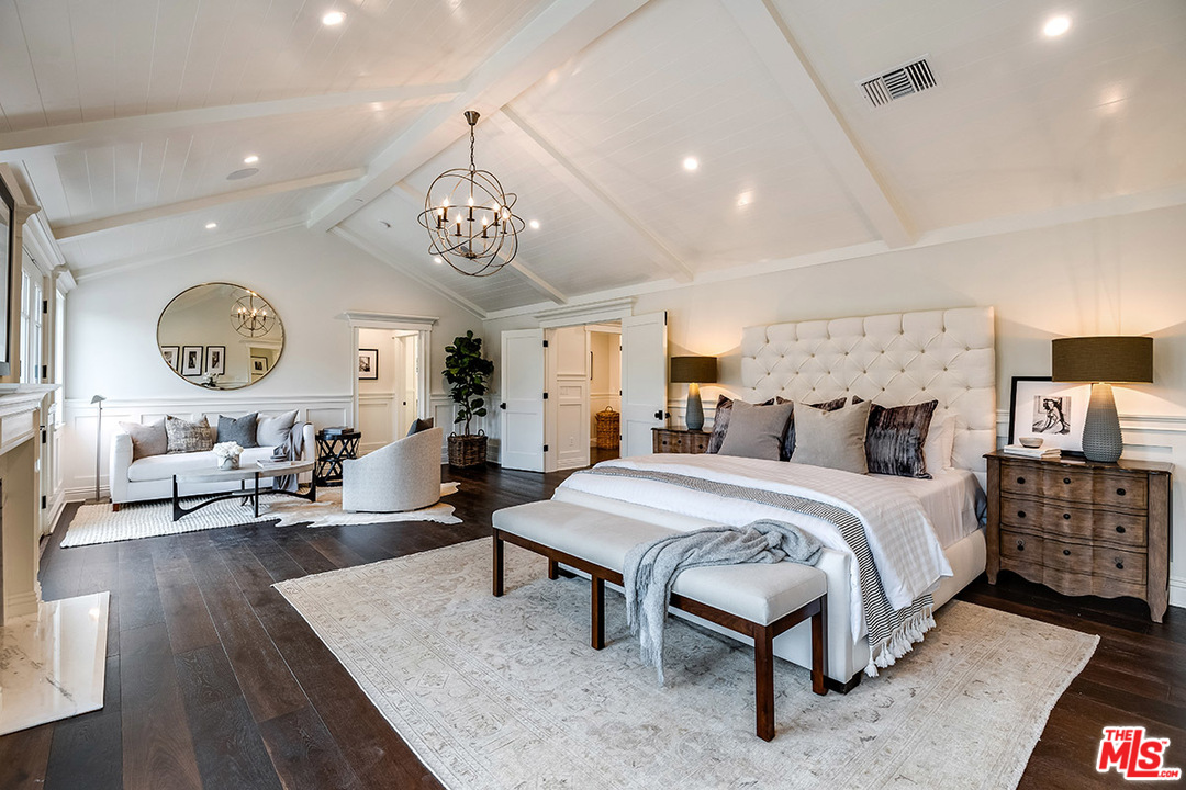 231 South Valley Street Burbank, CA 91505 - Photo 25 of 43 a spacious bedroom with a bed a couch and a chandelier