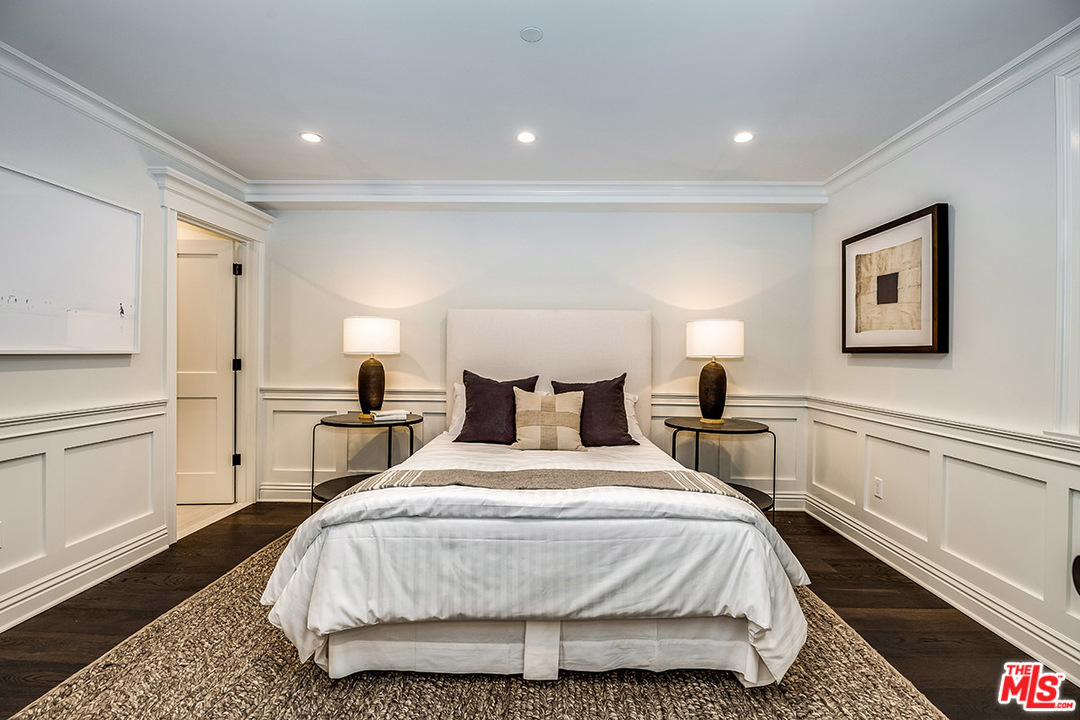 231 South Valley Street Burbank, CA 91505 - Photo 34 of 43 a bed room with a bed and furniture