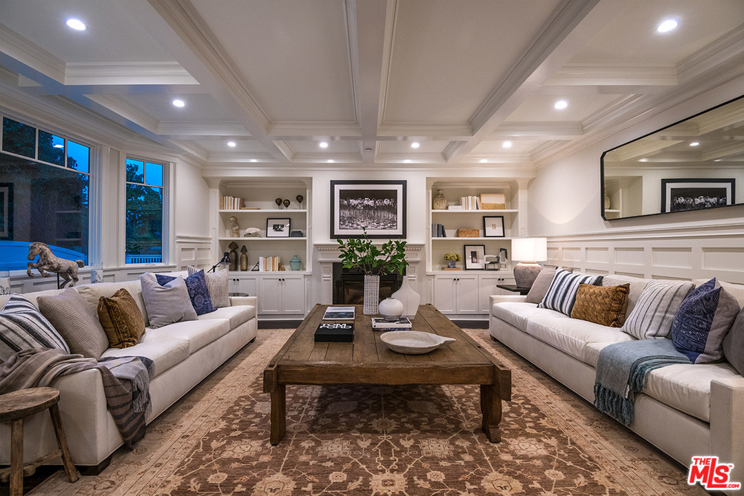 231 South Valley Street Burbank, CA 91505 - Photo 6 of 43 a living room with furniture kitchen view and a wooden floor