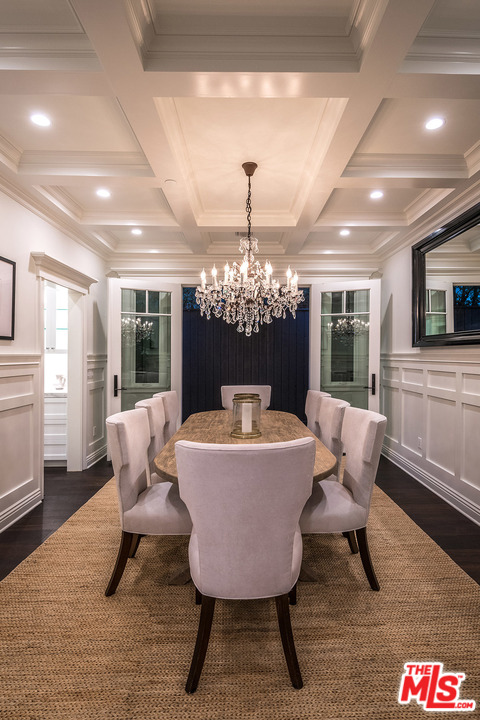 231 South Valley Street Burbank, CA 91505 - Photo 7 of 43 a view of a dining room with furniture window and wooden floor