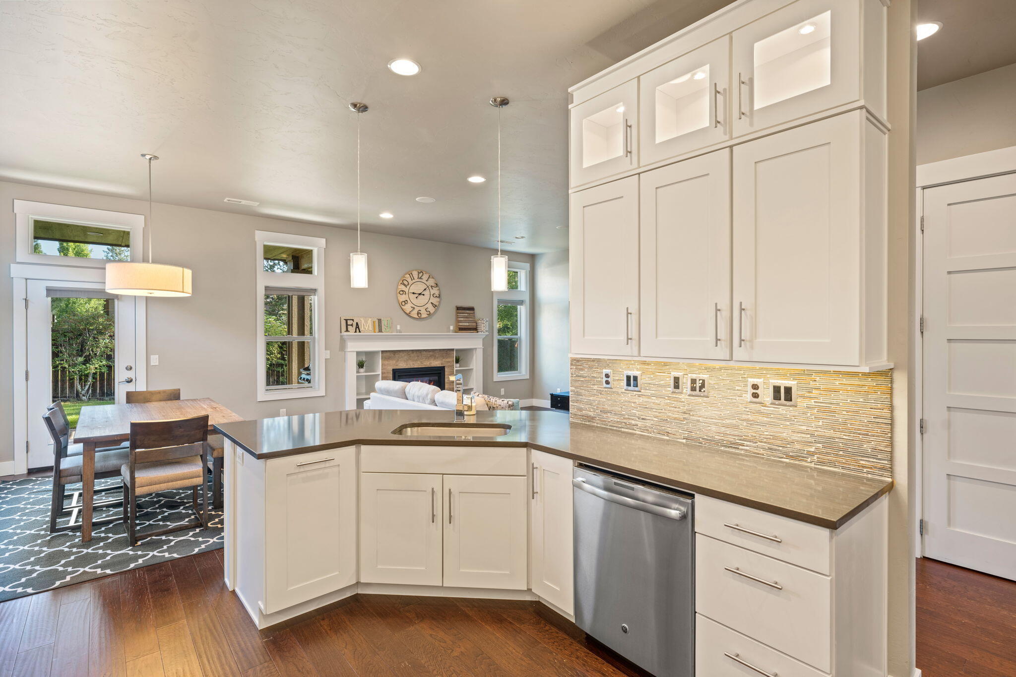 19692 Aspen Ridge Drive Bend, OR 97702 - Photo 16 of 57 36-web-or-mls-Riley Visuals-36