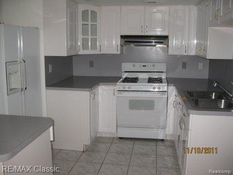 43804 Hanford Road Canton, MI 48187 - Photo 10 of 12 Hanford 43804 pre-list 11-10-11