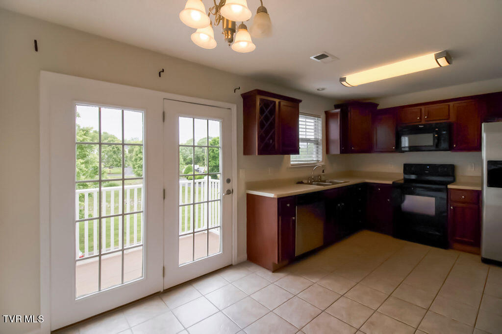 147 Old State Route, Unit 5 Jonesborough, TN 37659 - Photo 13 of 29 07