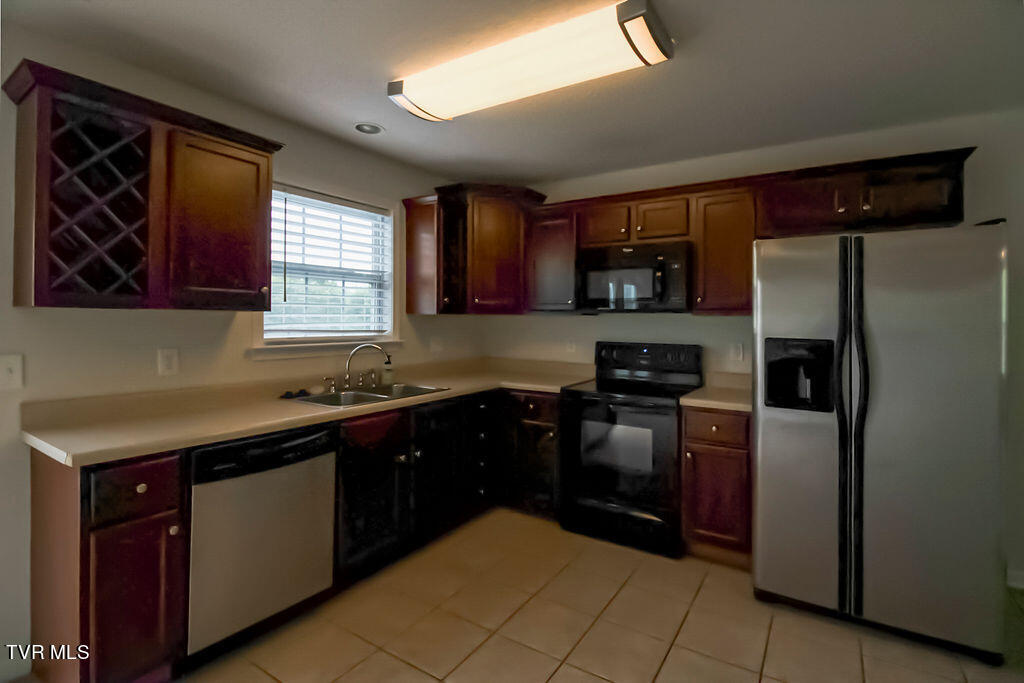 147 Old State Route, Unit 5 Jonesborough, TN 37659 - Photo 15 of 29 09