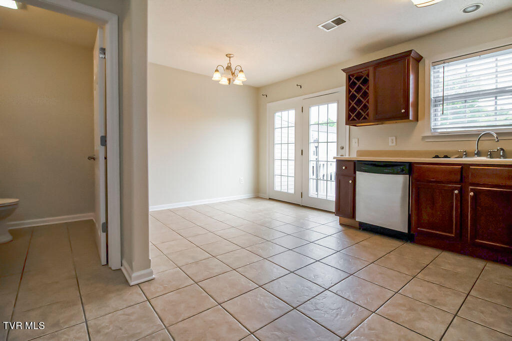 147 Old State Route, Unit 5 Jonesborough, TN 37659 - Photo 10 of 29 003