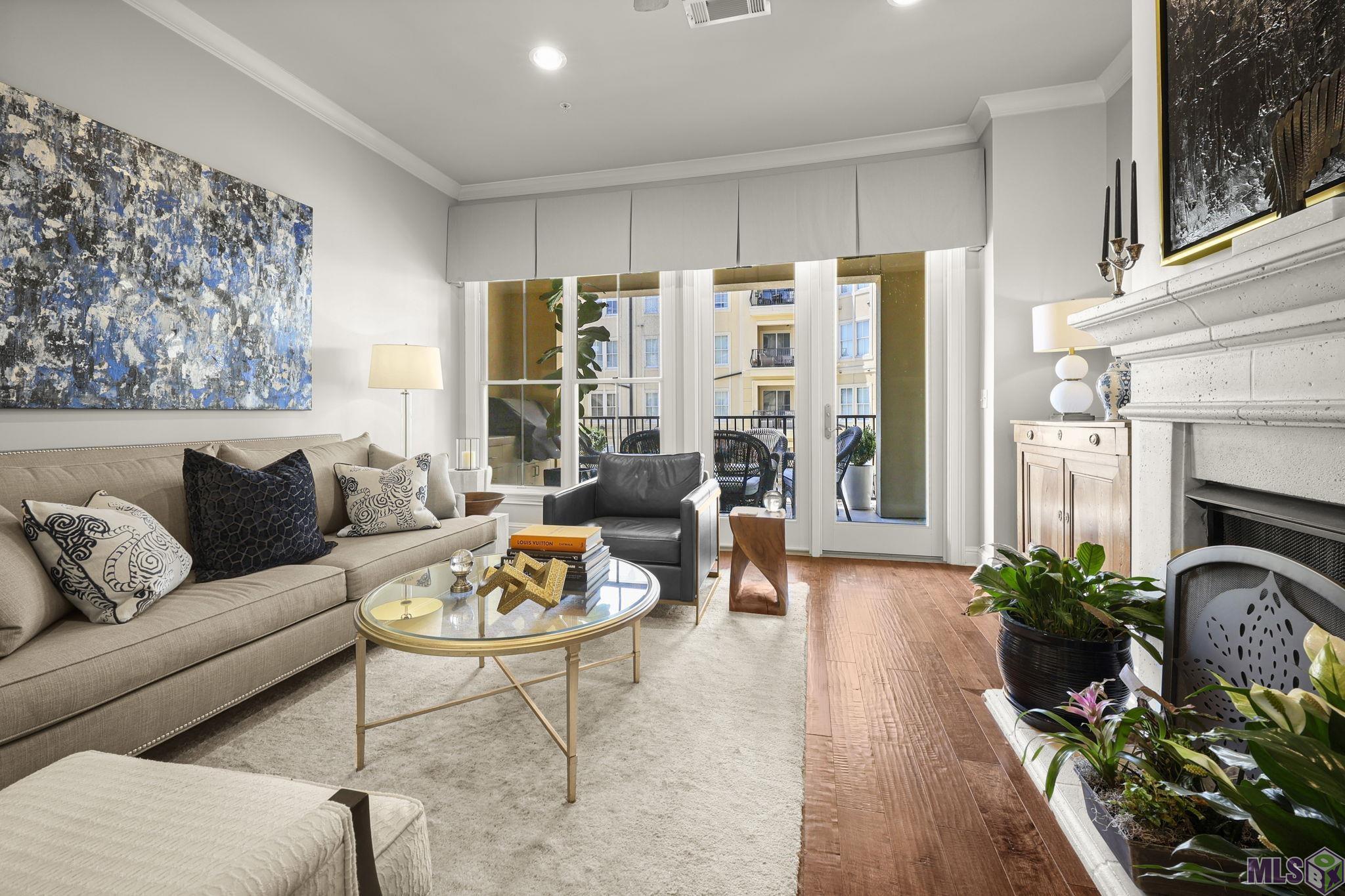 998 Stanford Avenue, Unit 311 Baton Rouge, LA 70808 - Photo 1 of 20 Living Room