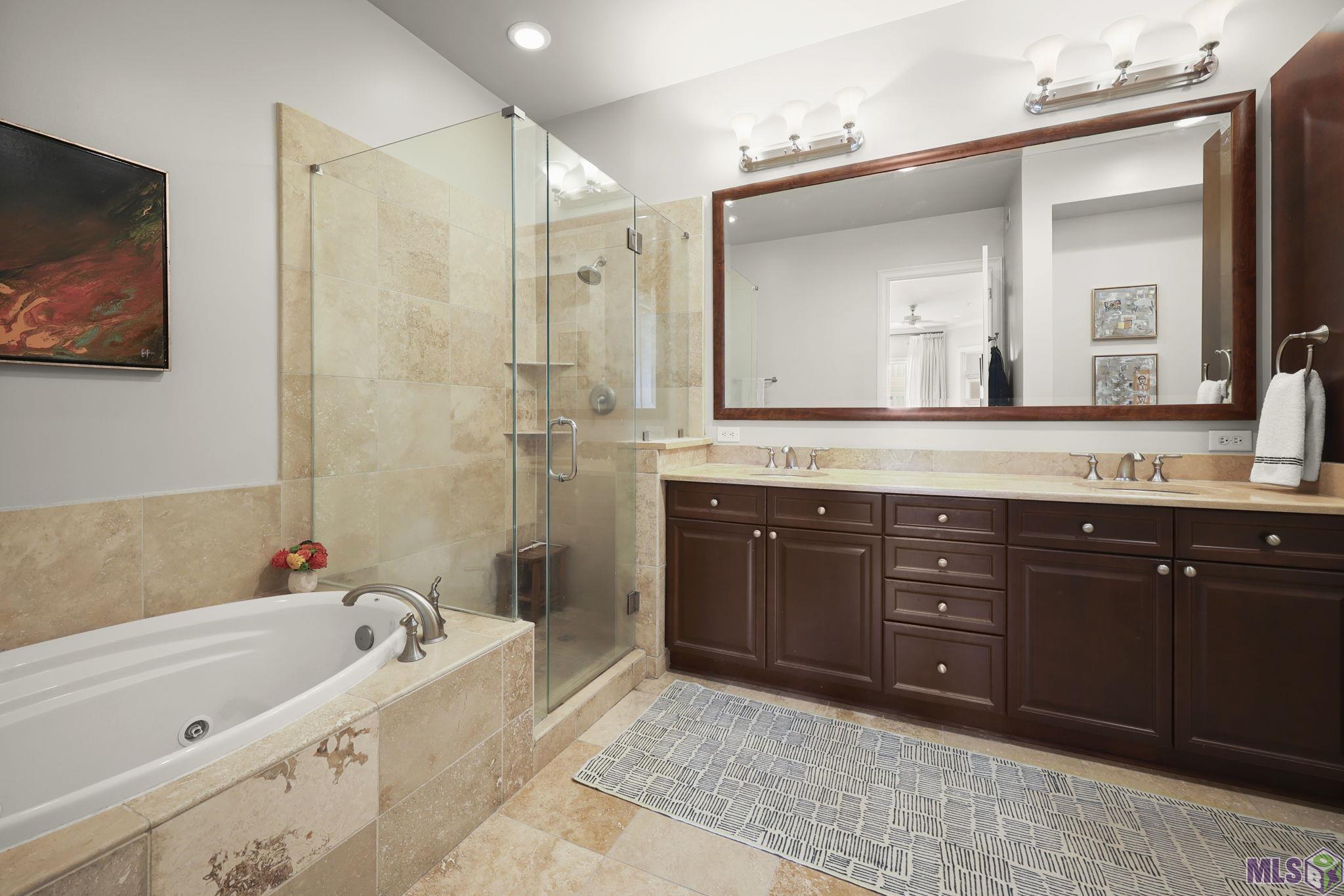 998 Stanford Avenue, Unit 311 Baton Rouge, LA 70808 - Photo 15 of 20 Primary Bath