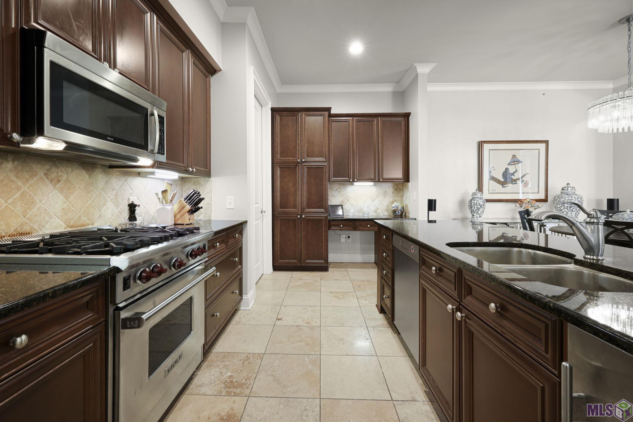 998 Stanford Avenue, Unit 311 Baton Rouge, LA 70808 - Photo 6 of 20 Kitchen