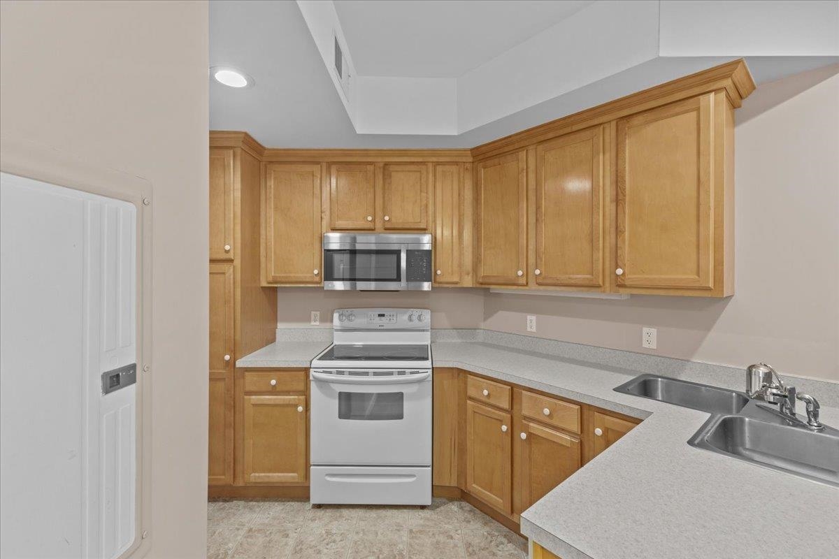 160 Wiley Road, Unit 102 Colchester, VT 05446 - Photo 14 of 26 Gallery Image 14