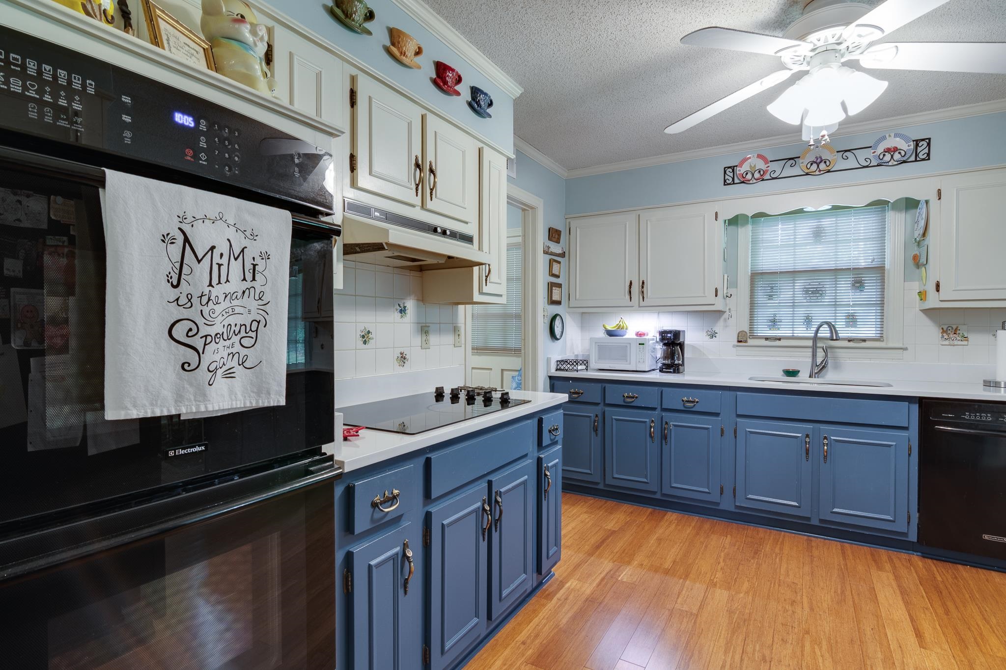 139 South Walnut Bend Road Memphis, TN 38018 - Photo 15 of 35 Self cleaning double oven and smooth cooktop are ready for those family dinners.