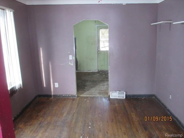 8041 Sterling Street Center Line, MI 48015 - Photo 4 of 6