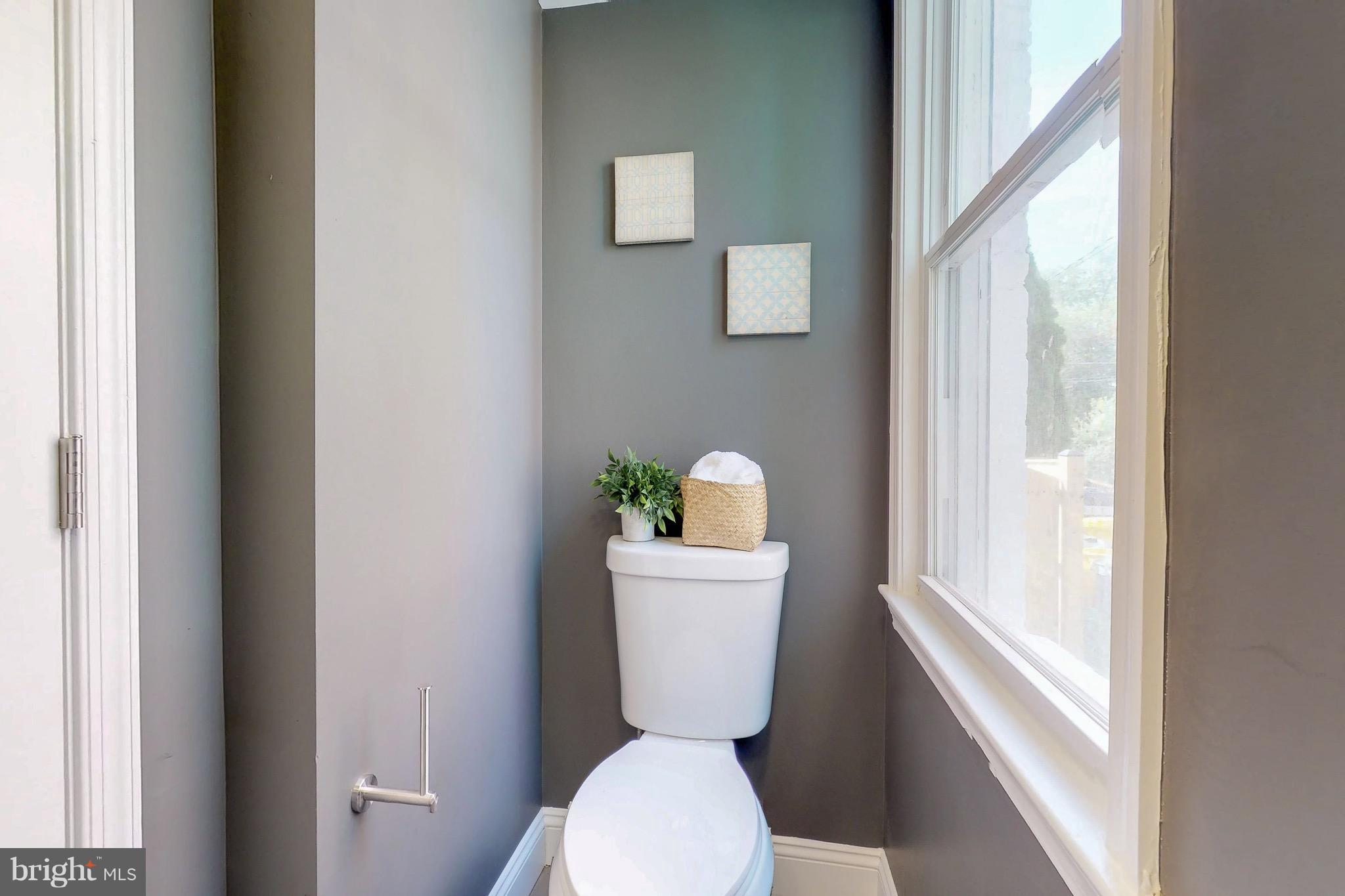 4101 Colonial Road Baltimore, MD 21208 - Photo 13 of 27 Bathroom