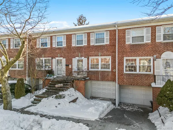 $938,800 | 63-55a Douglaston Parkway | Douglaston