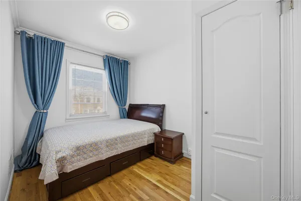$938,800 | 63-55a Douglaston Parkway | Douglaston