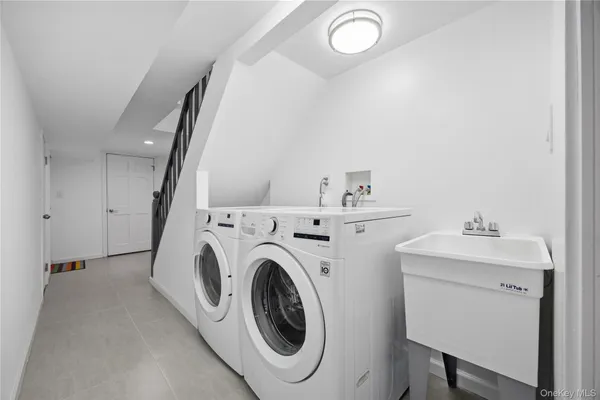 $938,800 | 63-55a Douglaston Parkway | Douglaston