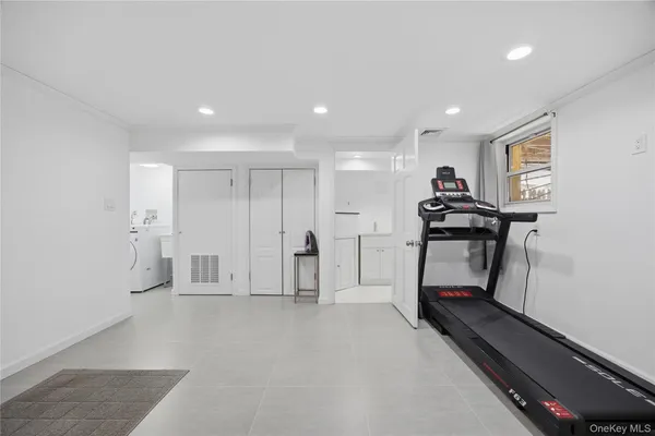 $938,800 | 63-55a Douglaston Parkway | Douglaston