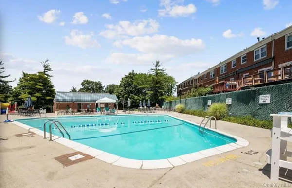 $938,800 | 63-55a Douglaston Parkway | Douglaston
