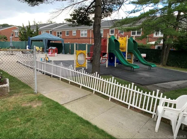 $938,800 | 63-55a Douglaston Parkway | Douglaston