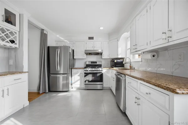 $938,800 | 63-55a Douglaston Parkway | Douglaston