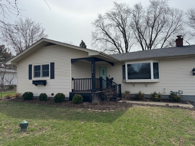 774 Considine Road Geneva, IL 60134 - Photo 2 of 43 a backyard of a house with lots of green space