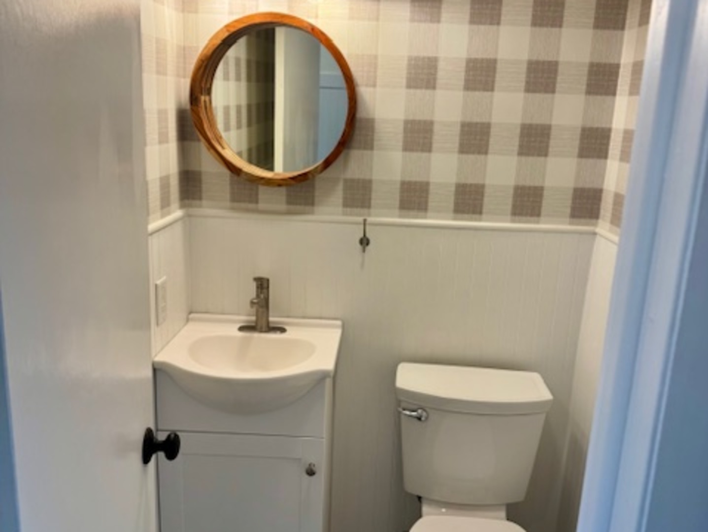774 Considine Road Geneva, IL 60134 - Photo 29 of 43 a bathroom with a sink toilet and mirror
