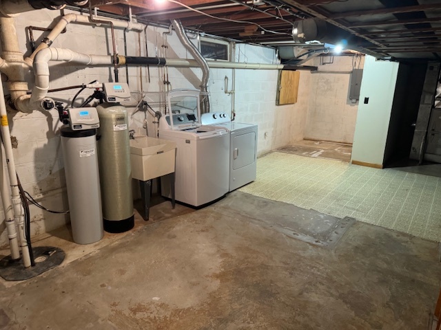 774 Considine Road Geneva, IL 60134 - Photo 34 of 43 a utility room with dryer and washer