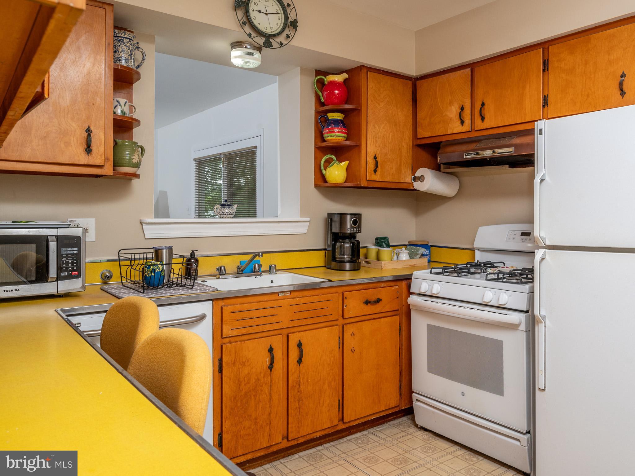 5227 Forman Court Springfield, VA 22151 - Photo 12 of 31 Kitchen