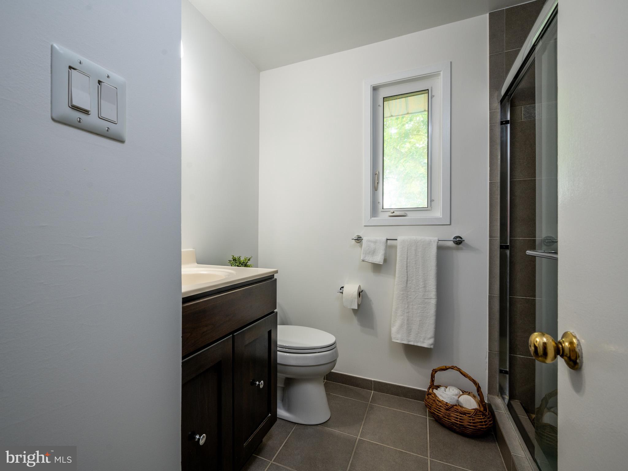 5227 Forman Court Springfield, VA 22151 - Photo 22 of 31 Hall Full Bath