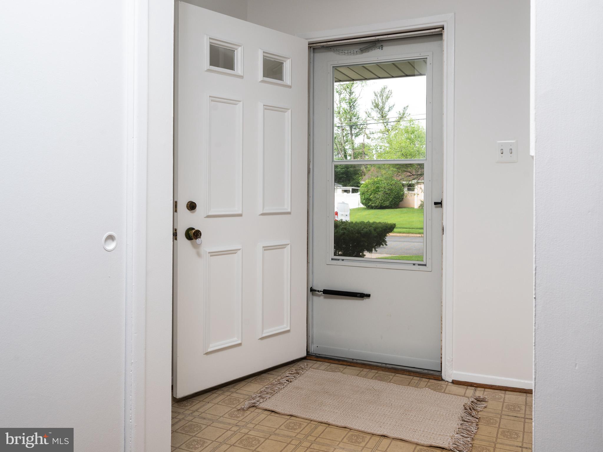 5227 Forman Court Springfield, VA 22151 - Photo 4 of 31 Foyer