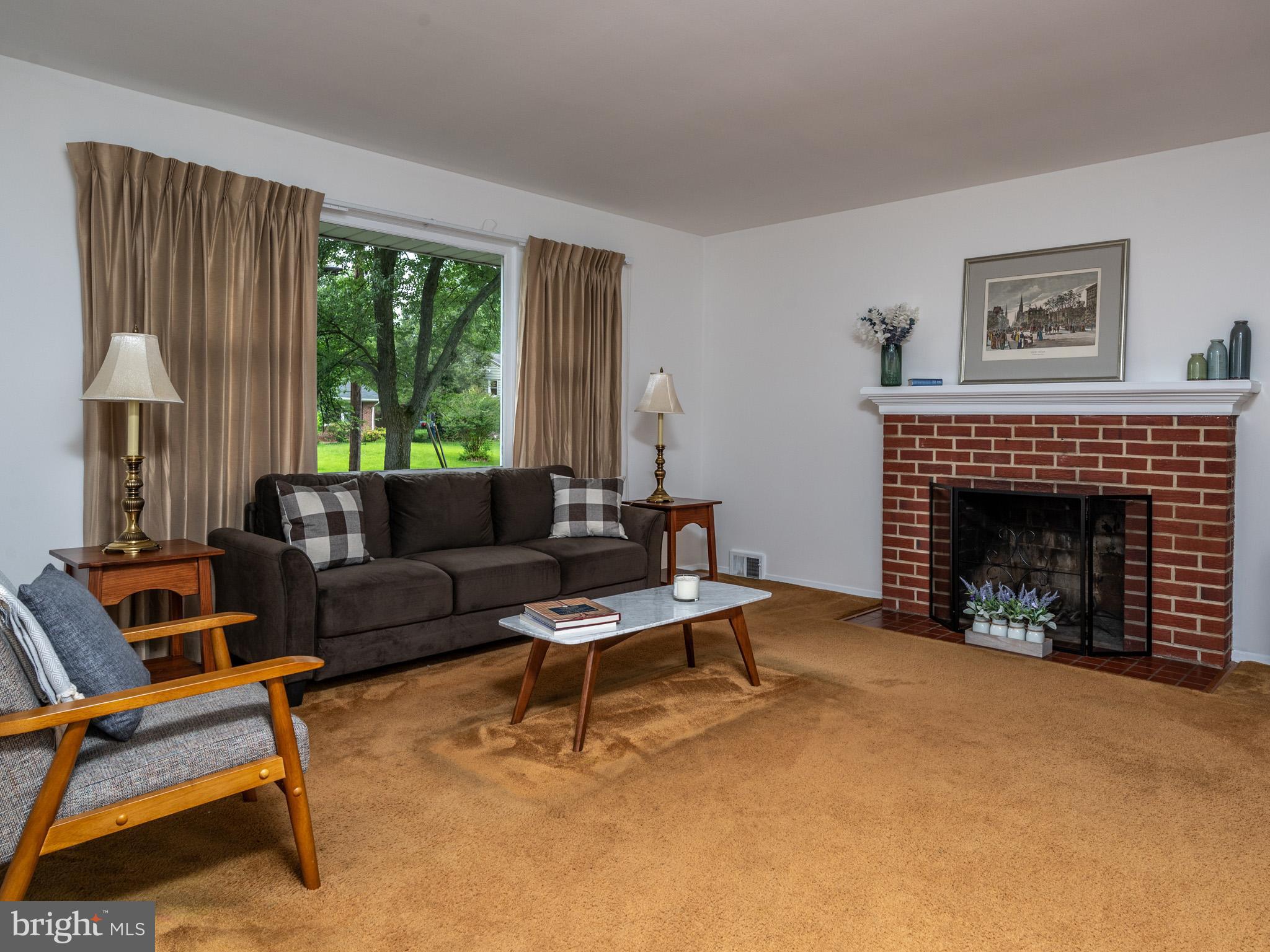 5227 Forman Court Springfield, VA 22151 - Photo 6 of 31 Living Room