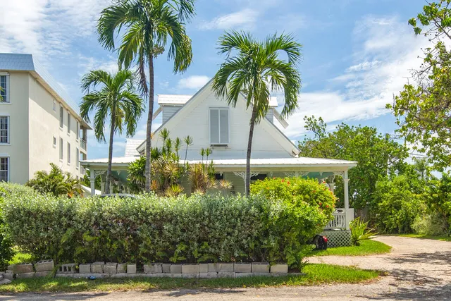 $4,750,000 | 901 Eisenhower Drive, Key West, FL 33040