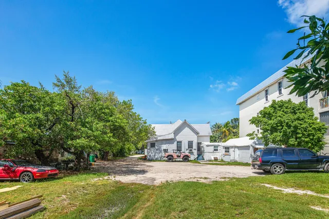 $4,750,000 | 901 Eisenhower Drive, Key West, FL 33040