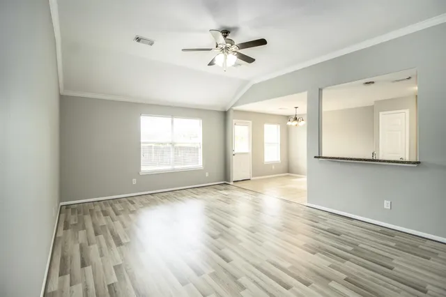 $1,800 | 406 Woodlake Drive, Houston, TX 77336