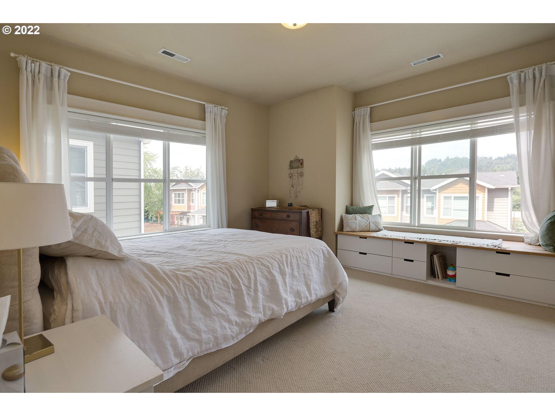 5227 Southwest Shattuck Road, Unit 4 Portland, OR 97221 - Photo 9 of 22 Gallery Image 9